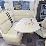 Kamper Eura Mobil Profila T 696EB Półintegra Salon Interior