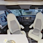 Kamper Eura Mobil Profila T 696EB Półintegra Salon Interior