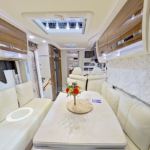 Kamper Eura Mobil Integra 890EB Salon Interior