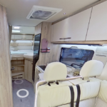 Kamper Eura Mobil Profila T 696EB Półintegra Salon Interior