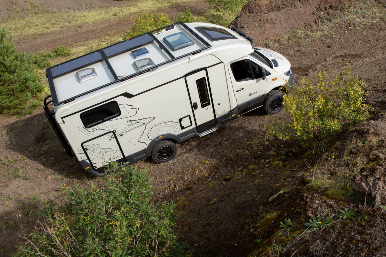 Kamper Eura Mobil Xtura Półintegra 4x4 Exterior