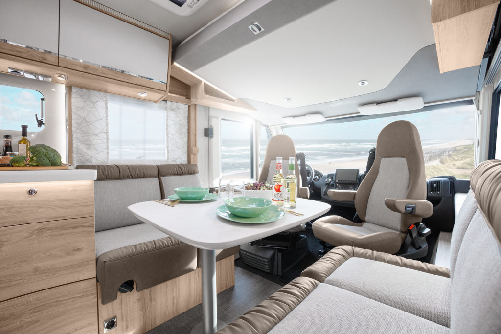 Kamper Eura Mobil Integra Line 720EF Integra Salon Interior