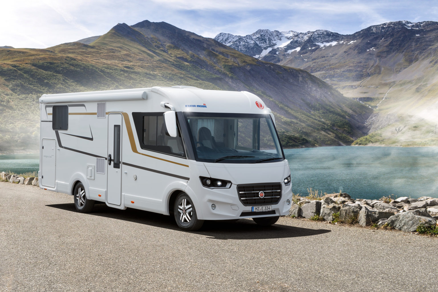 Kamper Eura Mobil Integra 760QF Exterior