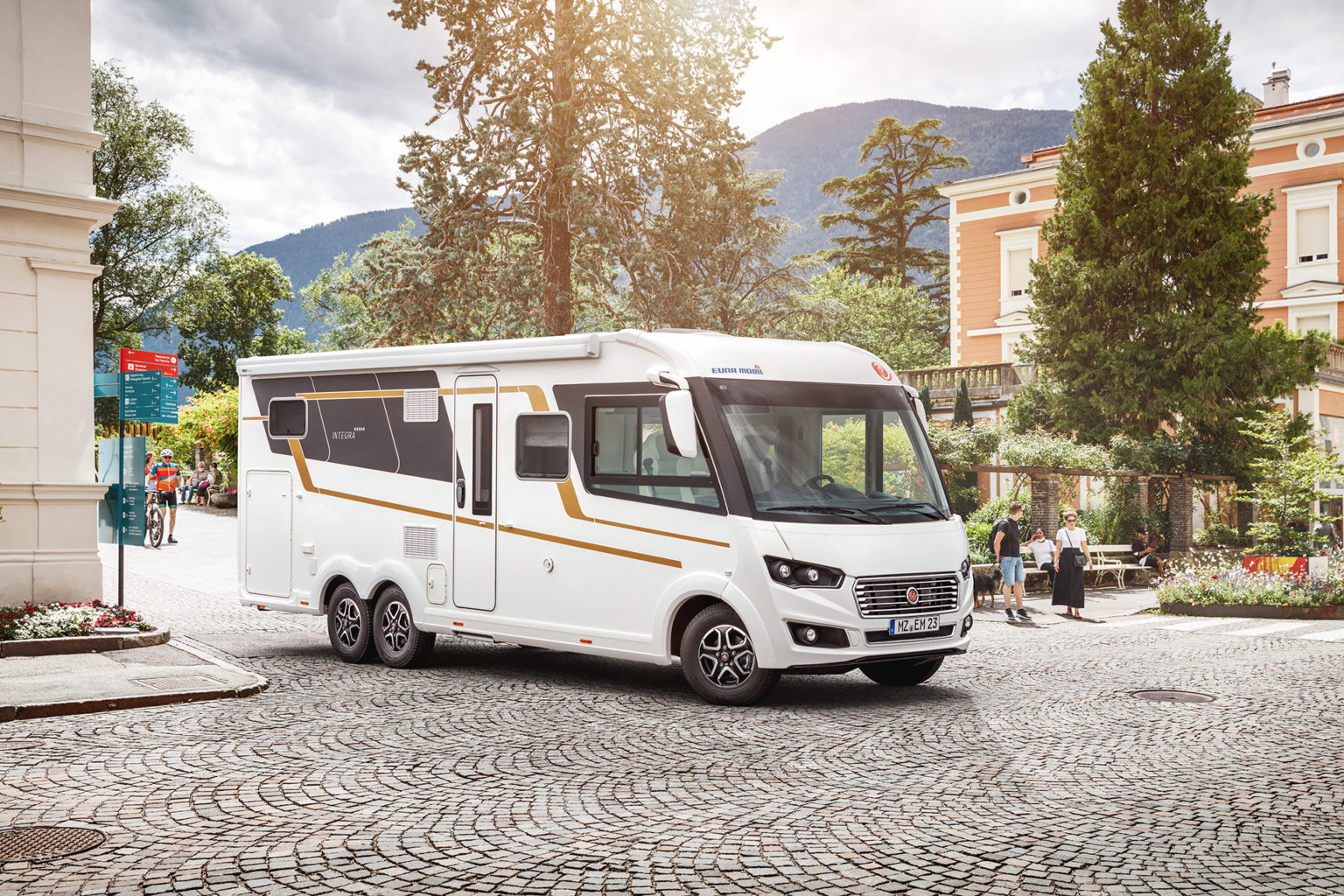 Kamper Eura Mobil Integra 890EB Exterior