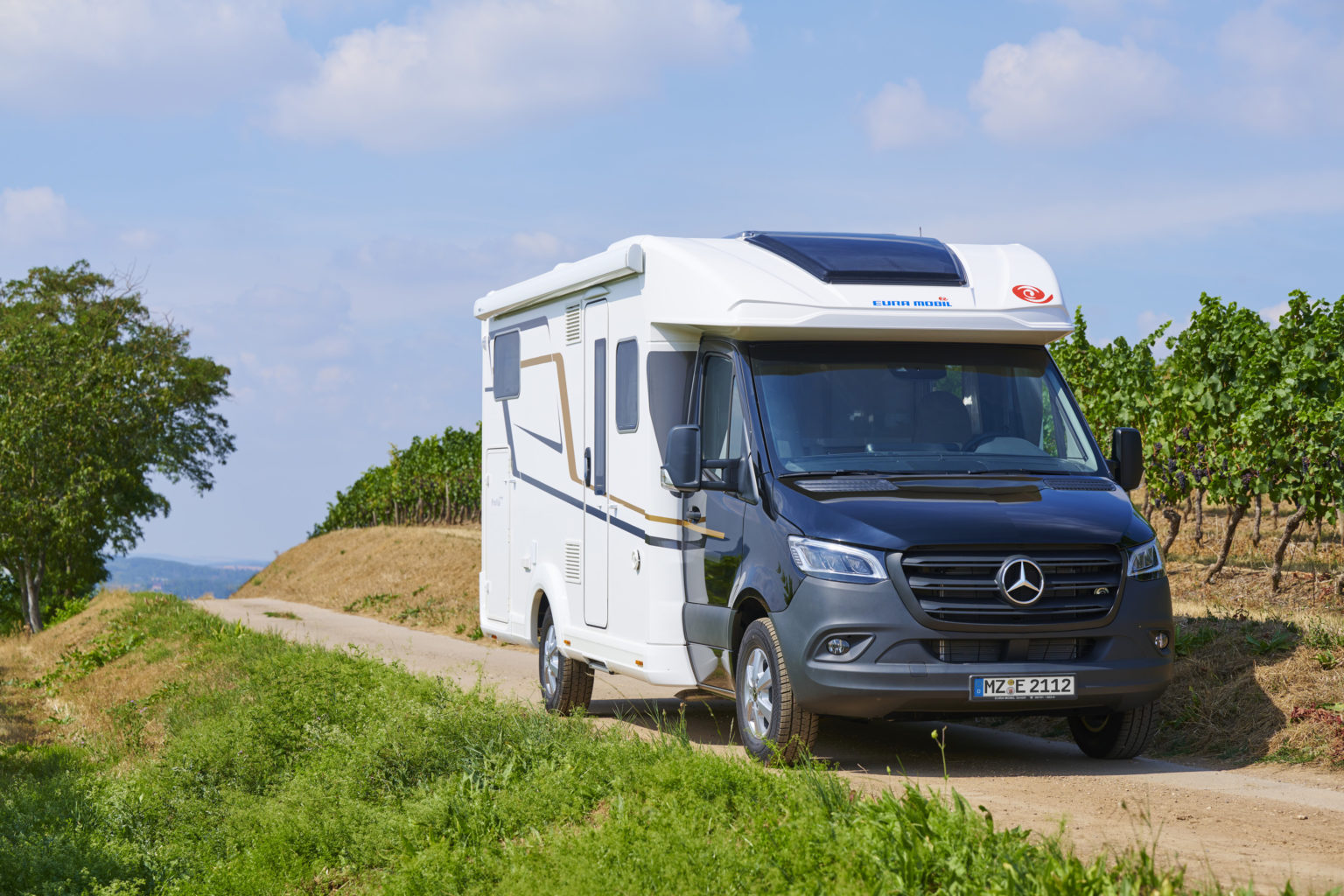 Kamper Eura Mobil Profila T Półintegra Exterior