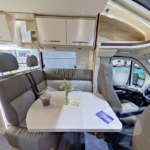 Kamper Eura Mobil Profila RS 695HB Półintegra Salon Wnętrze Interior