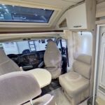 Kamper Eura Mobil Profila RS 720EB Półintegra Salon Wnętrze Interior