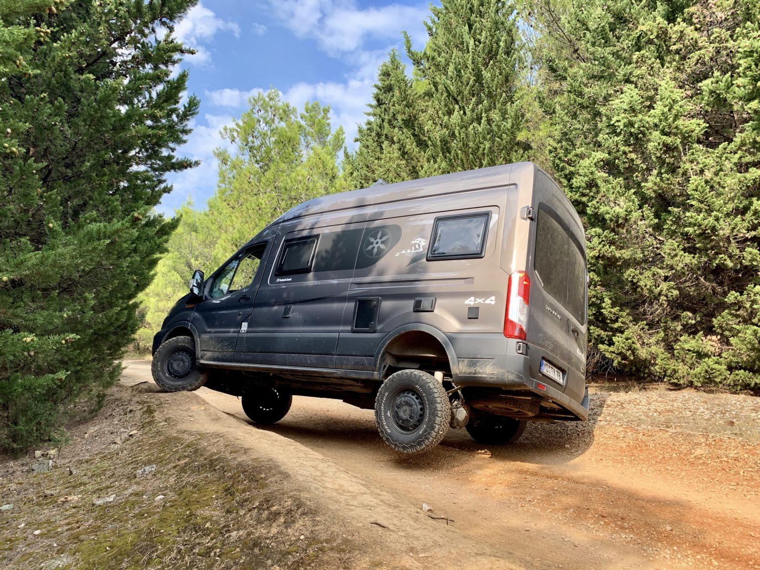 Kamper Karmann-Mobil Dexter 560AW Van Offroad Exterior