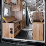 Kamper Karmann-Mobil Dexter 560AW Van Offroad Łóżko Luk Bagażowy Interior