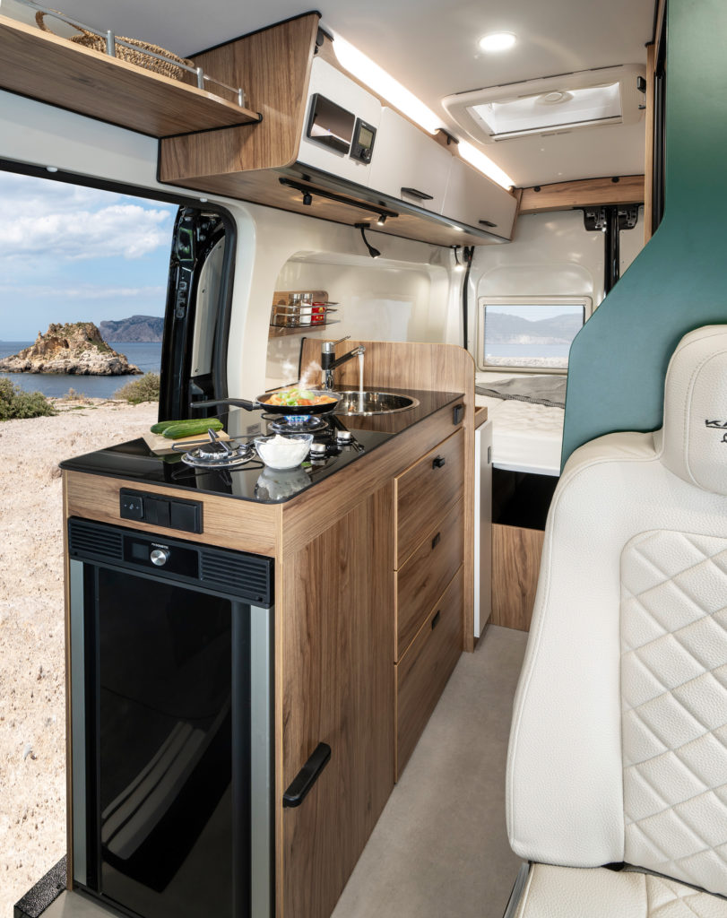 Kamper Karmann-Mobil Dexter 560AW Van Offroad Salon Interior